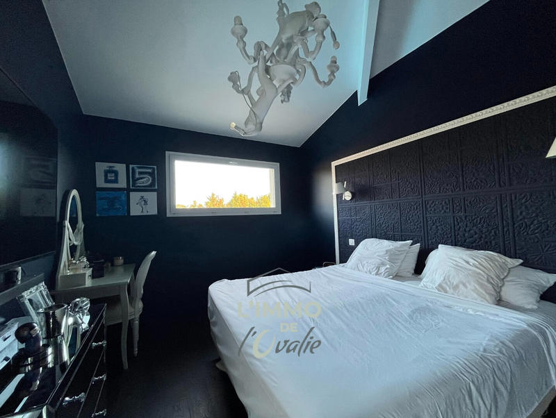 Maison - 220 m² - 7 pièces