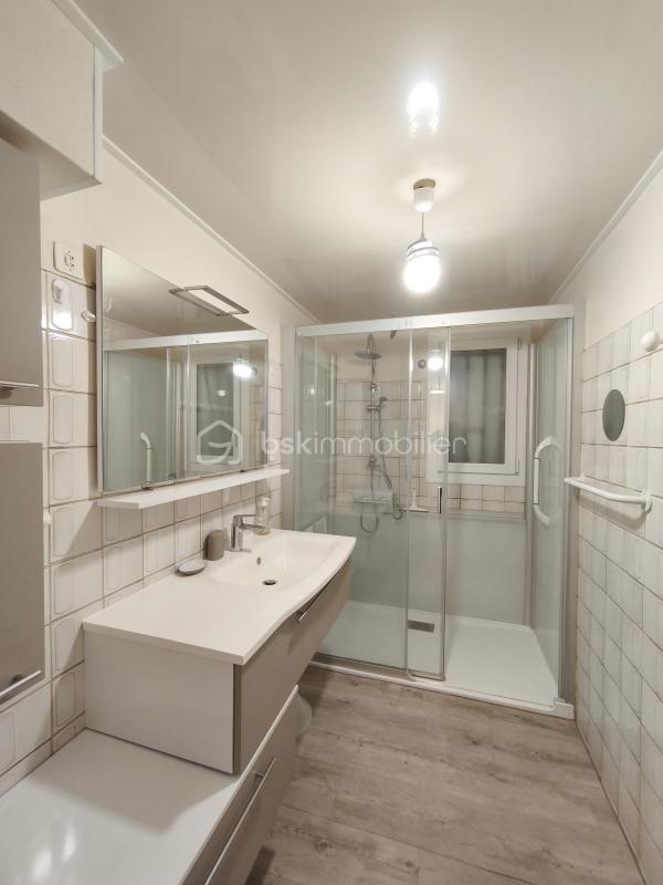 Maison - 250 m² - 8 pièces