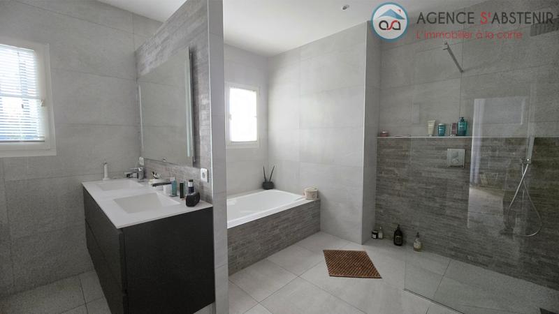 Maison - 258 m² - 7 pièces