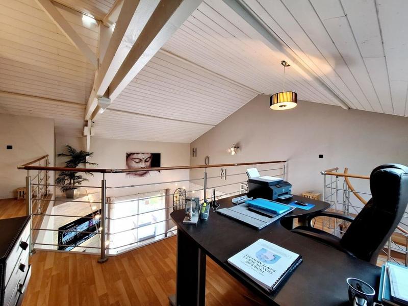 Maison - 250 m² - 2 pièces