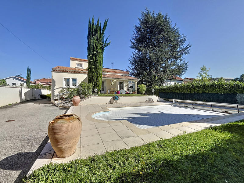 Maison - 212 m² - 6 pièces