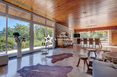 Maison - 215 m² - 7 pièces