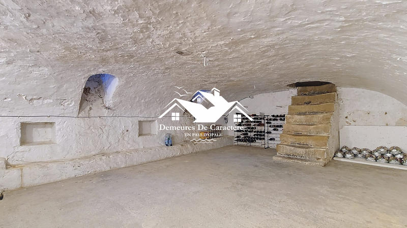 Maison - 360 m² - 12 pièces