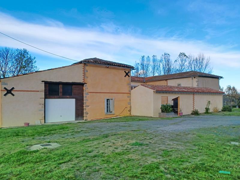 Maison - 258 m² - 6 pièces