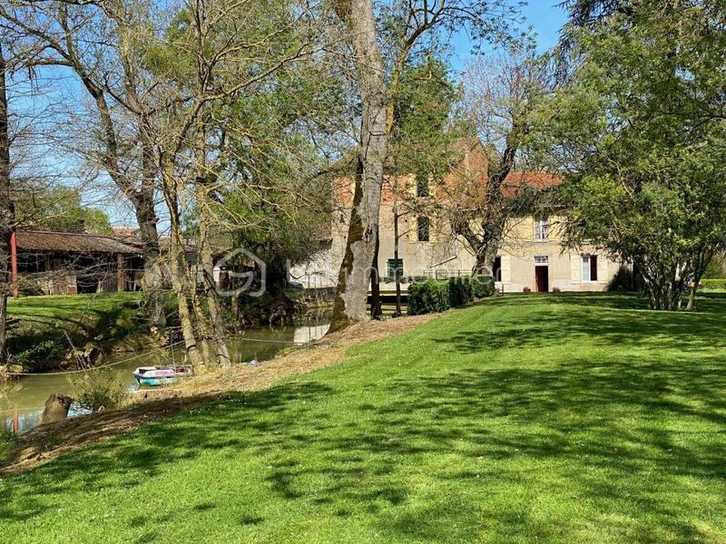 Moulin - 240 m² - 8 pièces