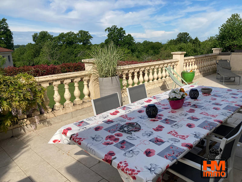 Maison - 207 m² - 7 pièces