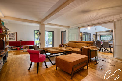 Maison - 240 m² - 6 pièces