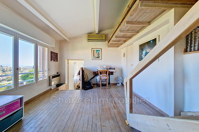 Maison - 201 m² - 6 pièces