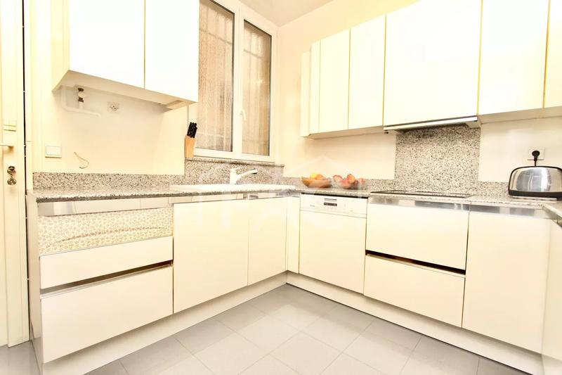 Appartement - 196 m² - 6 pièces