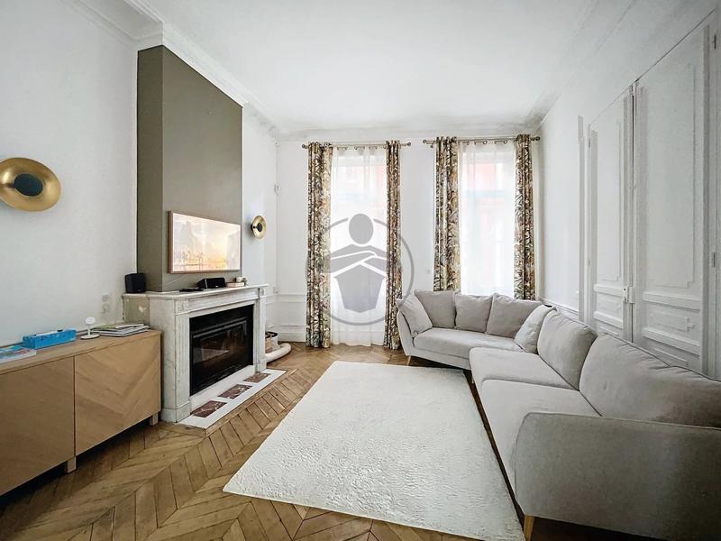 Maison - 202 m² - 7 pièces