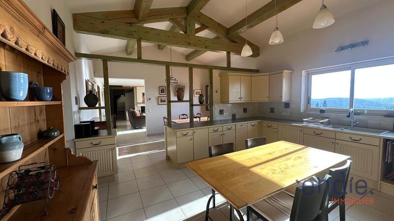 Maison - 228 m² - 6 pièces