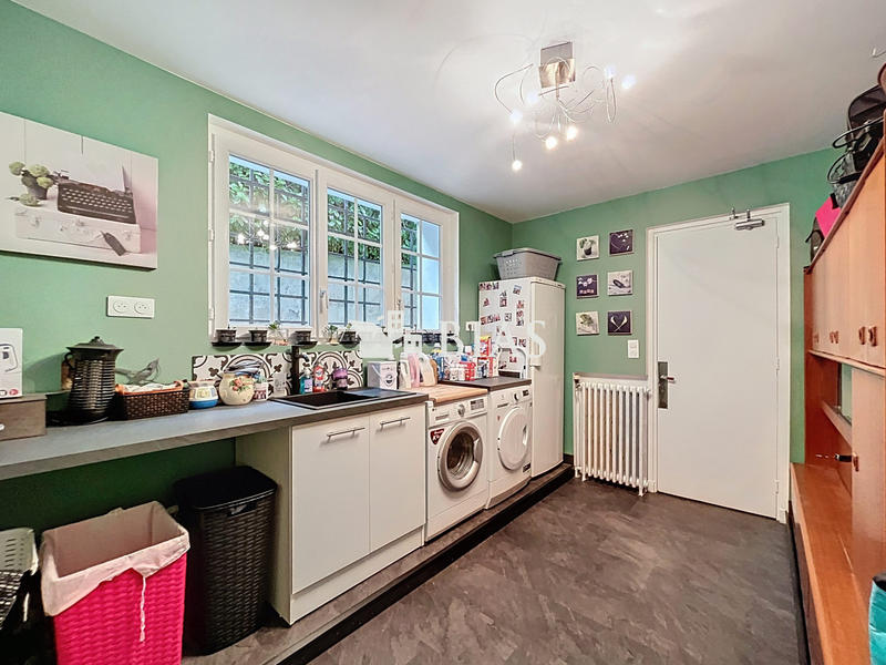 Maison - 350 m² - 12 pièces