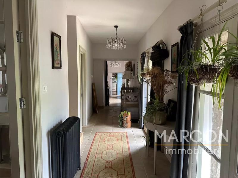 Propriété - 318 m² - 10 pièces