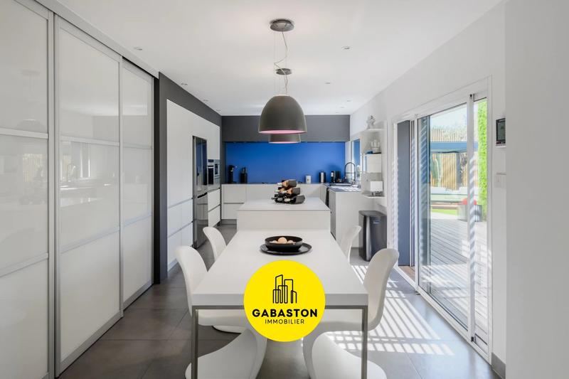 Villa - 247 m² - 5 pièces