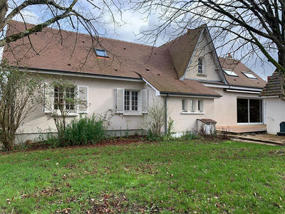 Maison - 216 m² - 8 pièces