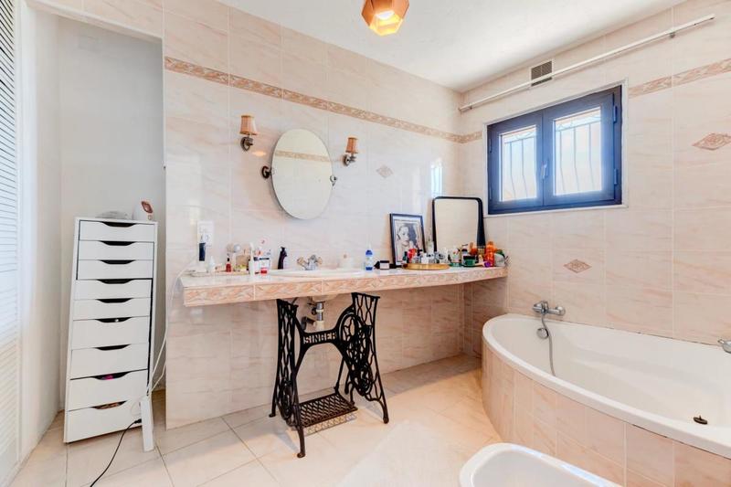 Villa - 309 m² - 7 pièces