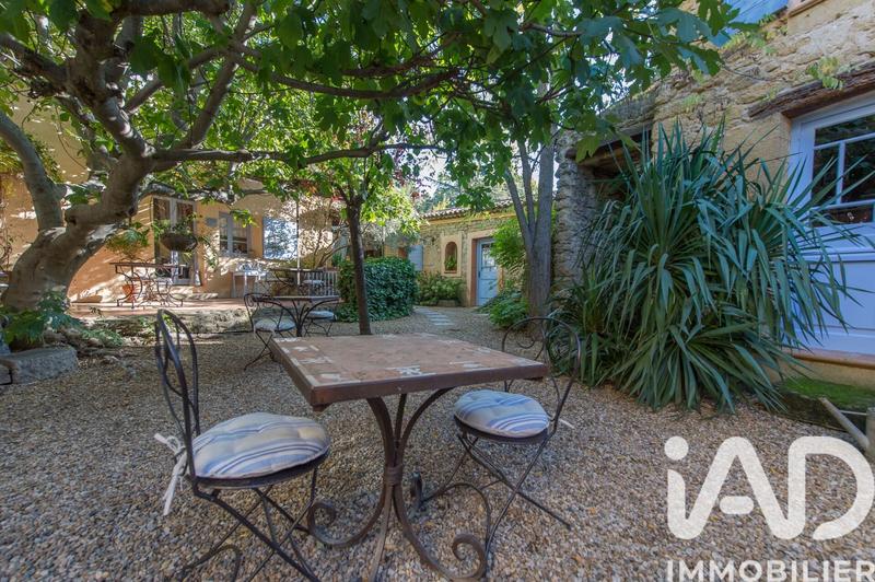 Maison - 402 m² - 12 pièces