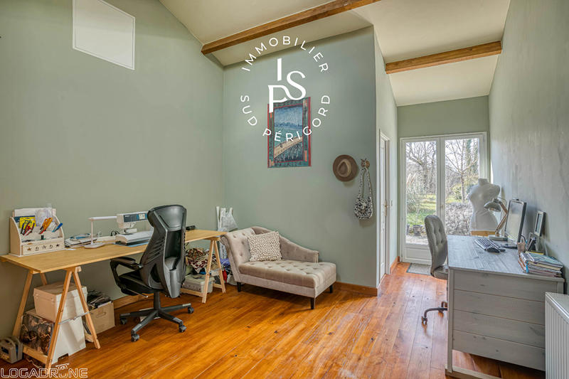 Maison - 212 m² - 8 pièces