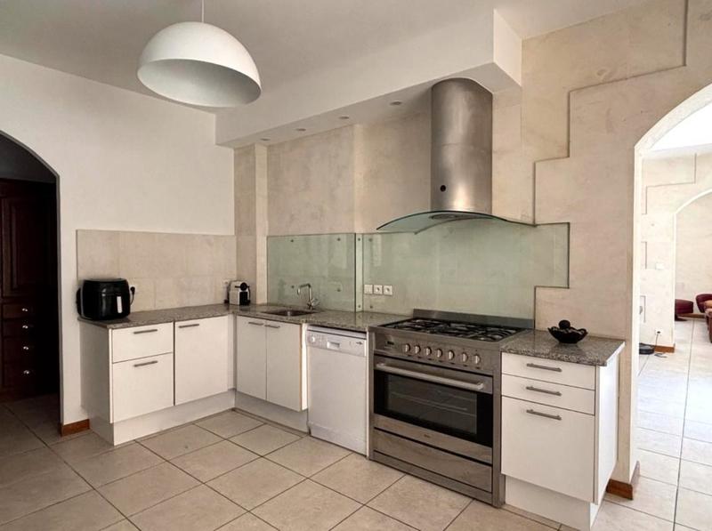 Maison - 290 m² - 8 pièces