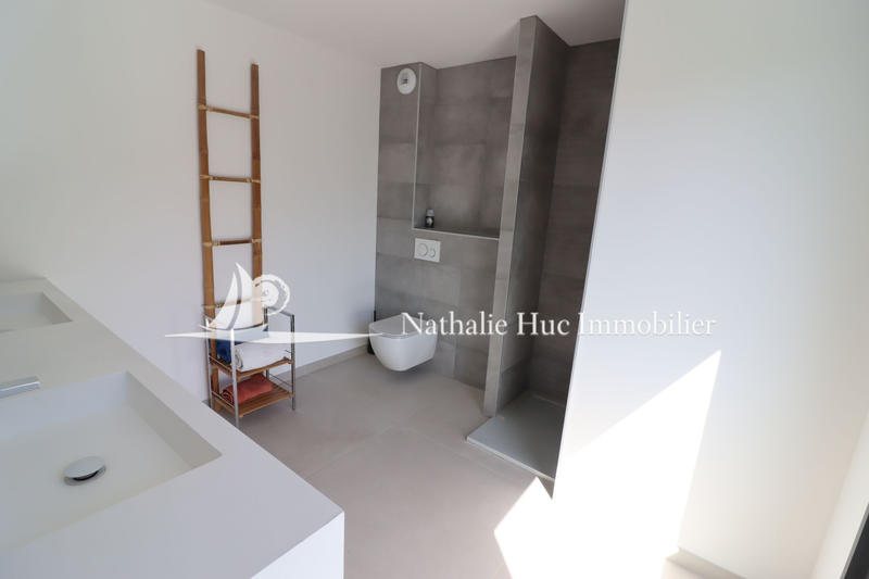 Maison - 220 m² - 7 pièces