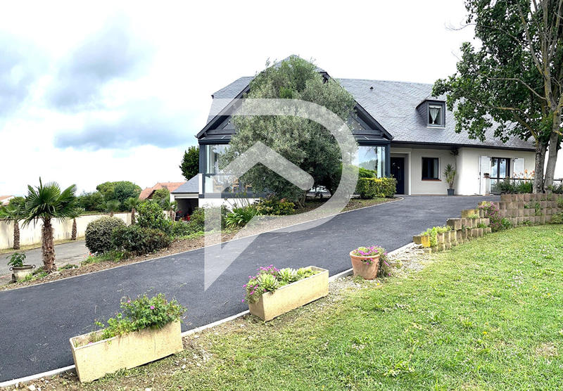 Maison - 287 m² - 8 pièces