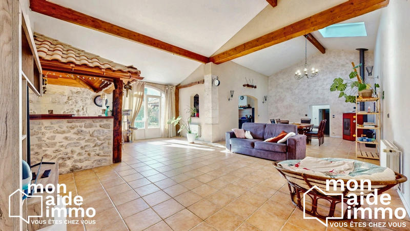 Maison - 249 m² - 7 pièces