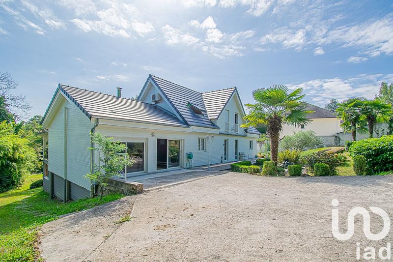 Maison - 233 m² - 10 pièces
