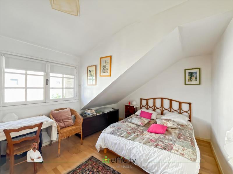 Maison - 160 m² - 9 pièces