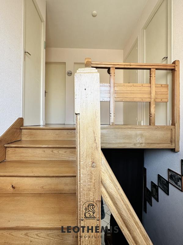 Maison traditionnelle - 185 m² - 9 pièces