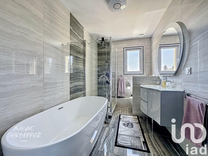 Maison - 186 m² - 8 pièces