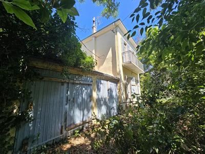 Maison - 140 m² - 9 pièces