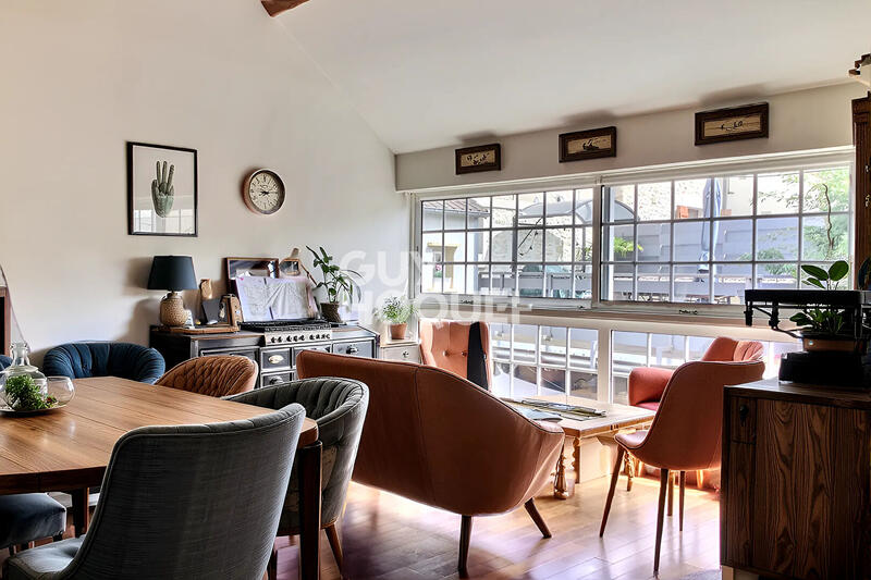 Maison - 185 m² - 8 pièces