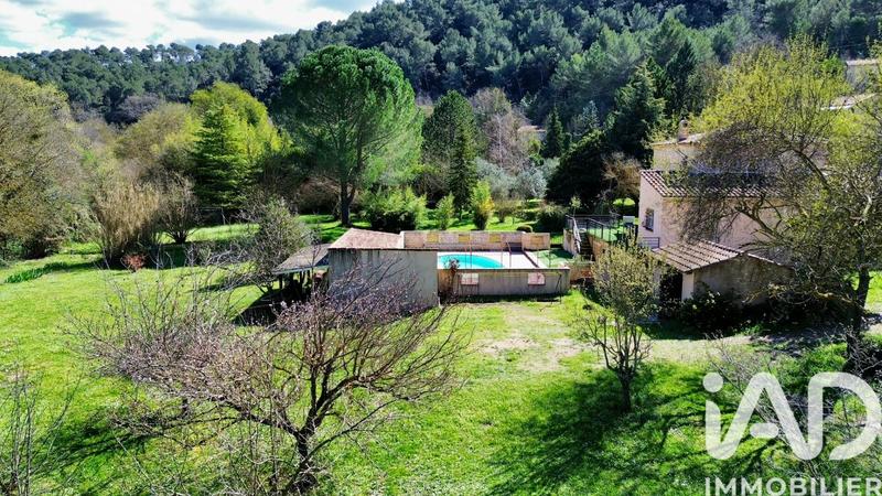 Maison - 230 m² - 8 pièces