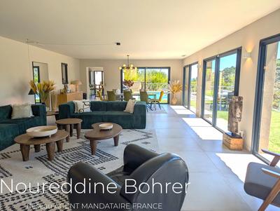 Villa - 260 m² - 7 pièces