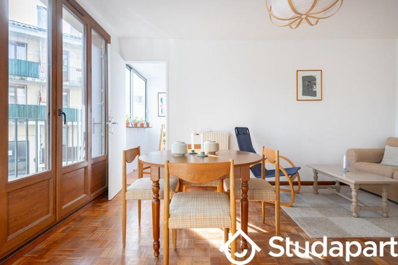 Chambre - 12 m² - 1 pièce