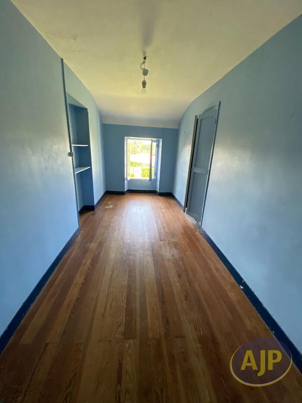 Maison - 420 m² - 8 pièces