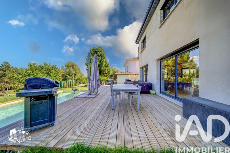 Maison - 181 m² - 7 pièces