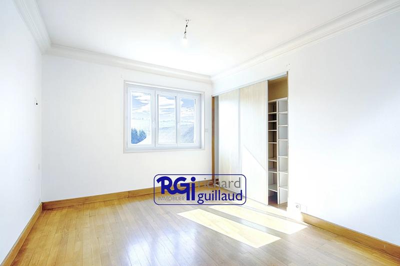 Maison - 200 m² - 7 pièces