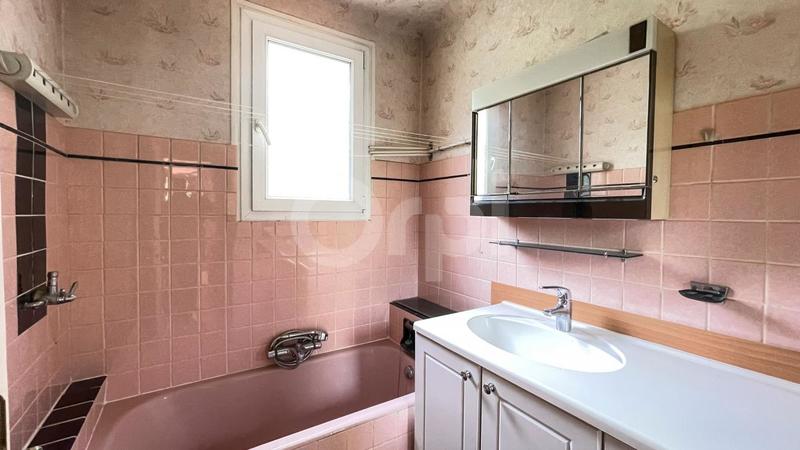 Maison - 90 m² - 5 pièces