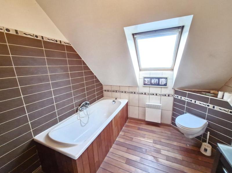 Maison - 92 m² - 5 pièces