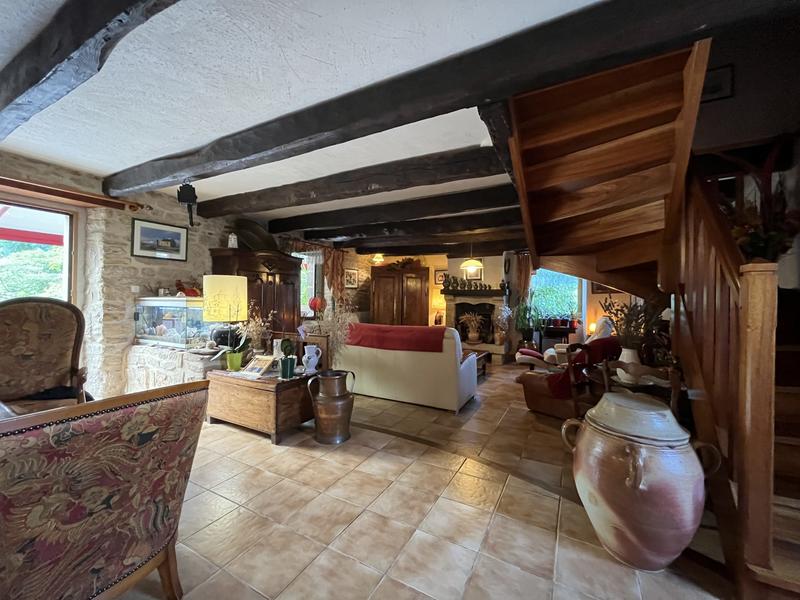 Maison - 228 m² - 10 pièces