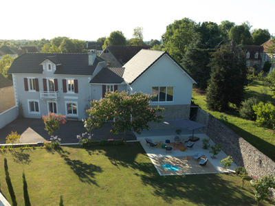 Maison - 255 m² - 7 pièces