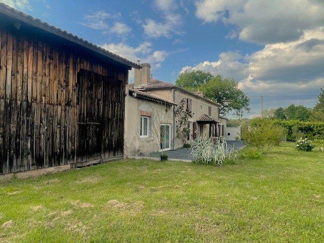 Maison - 180 m² - 8 pièces