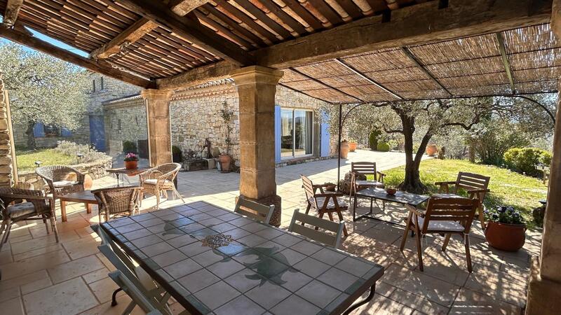 Maison - 220 m² - 8 pièces