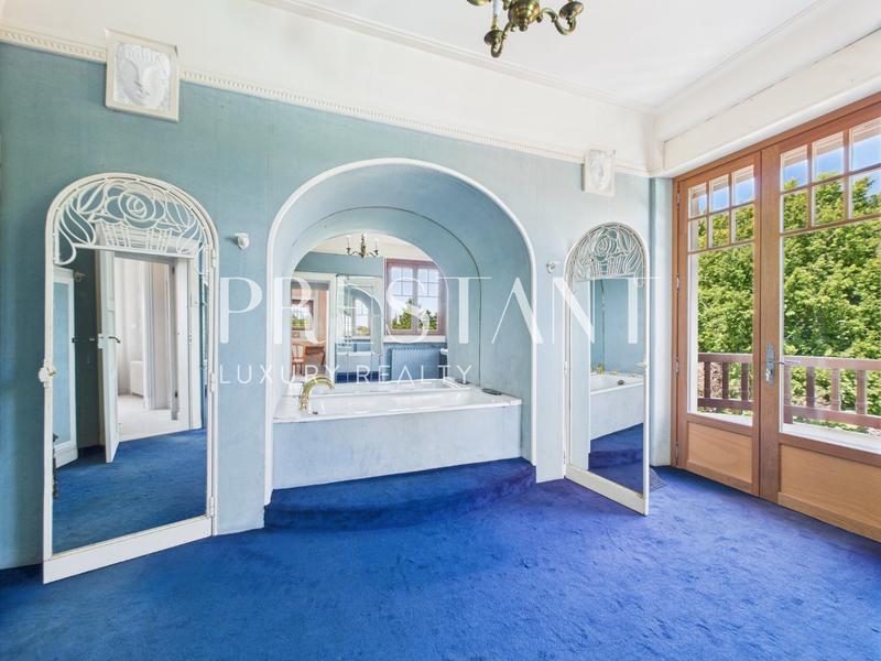 Maison - 470 m² - 15 pièces