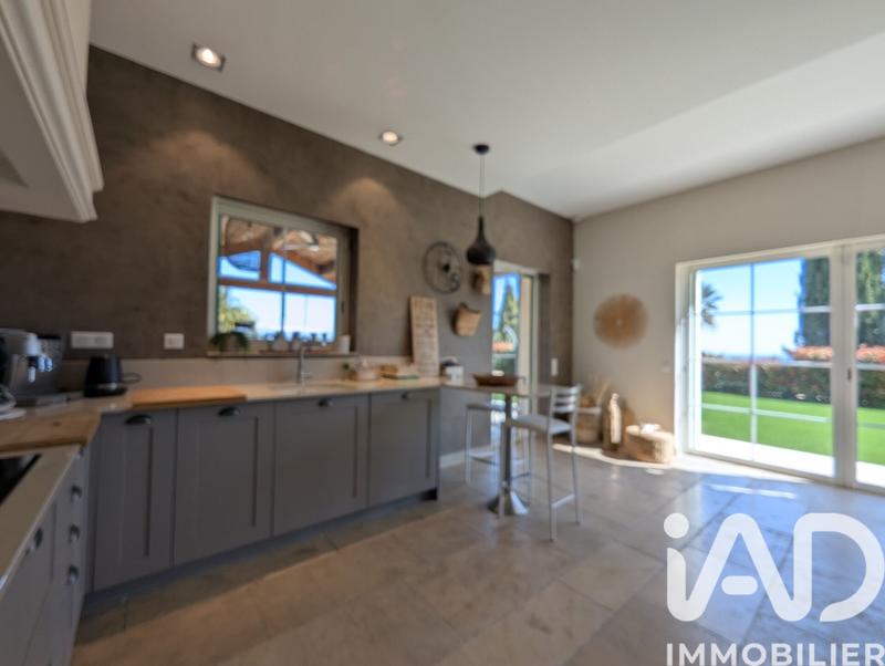 Maison - 192 m² - 6 pièces