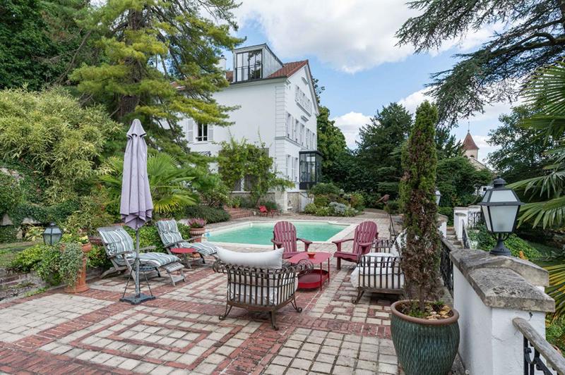 Demeure - 276 m² - 11 pièces