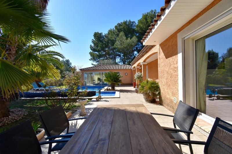 Villa - 235 m² - 6 pièces