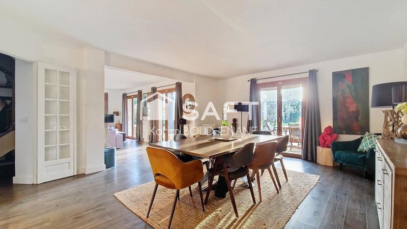 Maison - 215 m² - 7 pièces