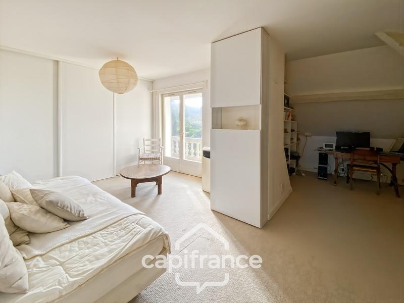 Maison - 192 m² - 8 pièces